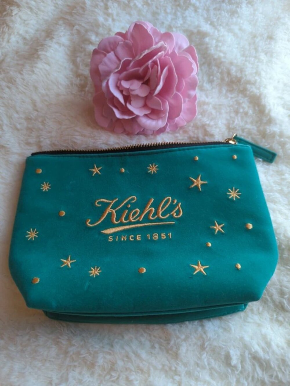 Kiels make up/ skincare bag velvet